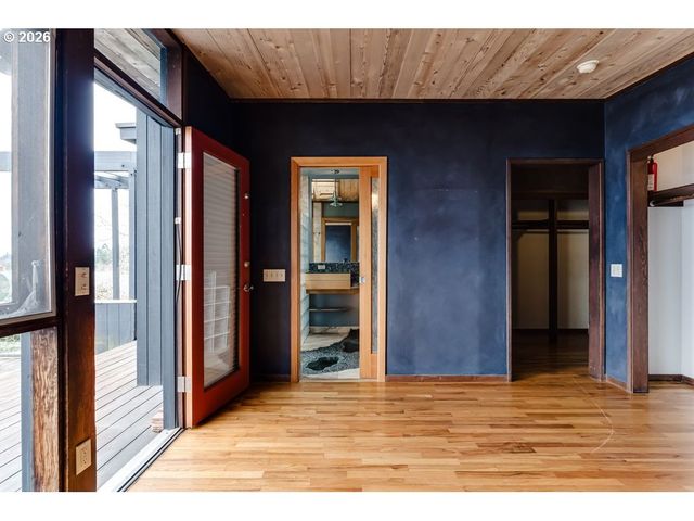 2055 BROADVIEW St, Eugene, OR 97405