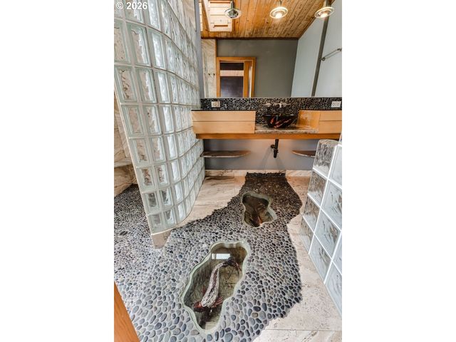 2055 BROADVIEW St, Eugene, OR 97405