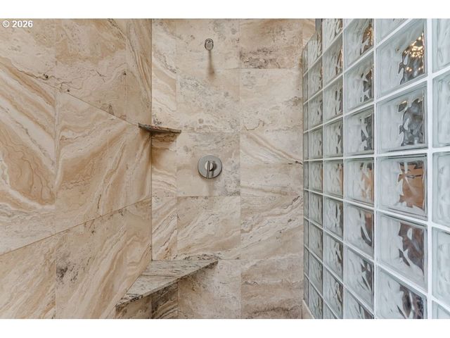 2055 BROADVIEW St, Eugene, OR 97405