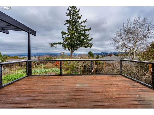 2055 BROADVIEW St, Eugene, OR 97405