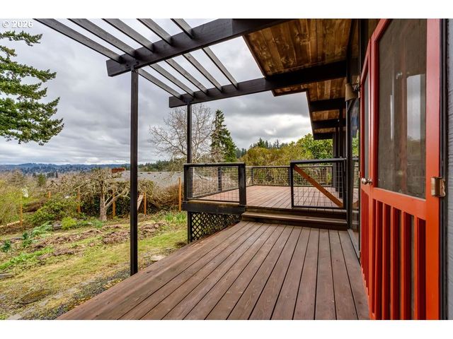 2055 BROADVIEW St, Eugene, OR 97405