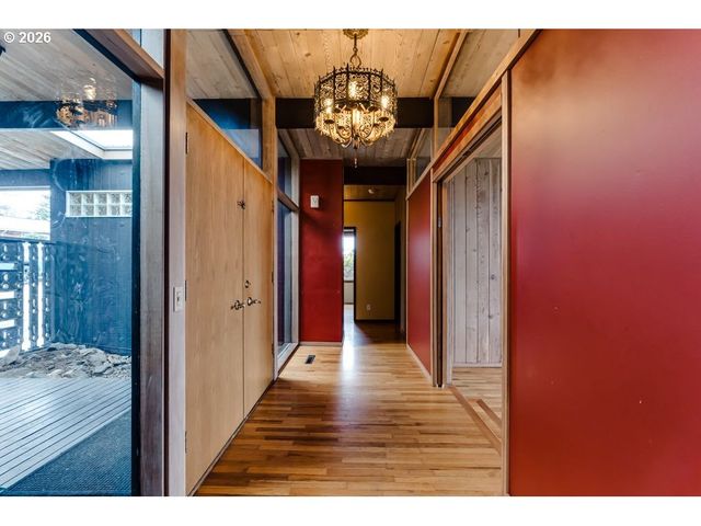 2055 BROADVIEW St, Eugene, OR 97405