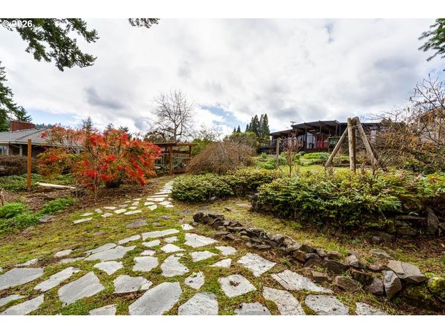 2055 BROADVIEW St, Eugene, OR 97405