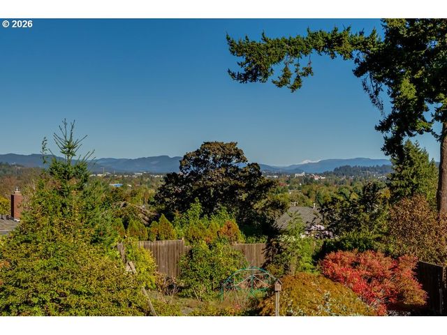 2055 BROADVIEW St, Eugene, OR 97405