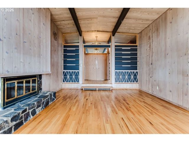 2055 BROADVIEW St, Eugene, OR 97405