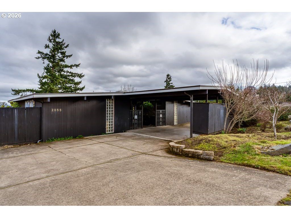 2055 BROADVIEW St, Eugene, OR 97405