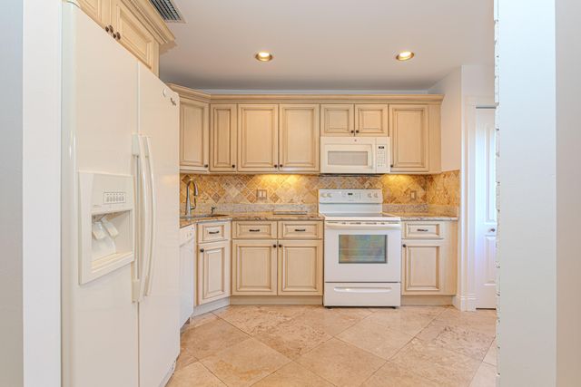 2641 Gately Drive W 1003, West Palm Beach, FL 33415