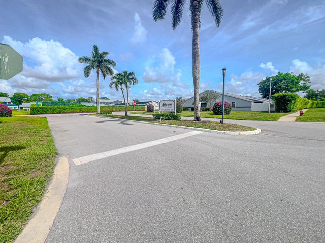 2641 Gately Drive W 1003, West Palm Beach, FL 33415