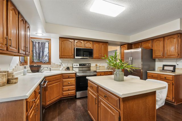 284 58th Court, West Des Moines, IA 50266