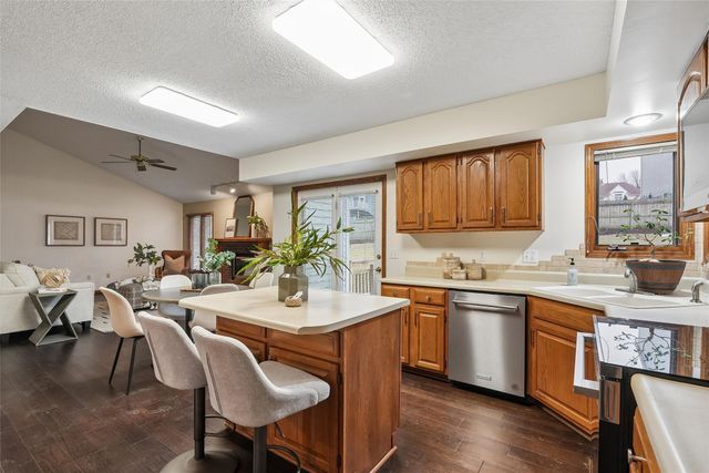 284 58th Court, West Des Moines, IA 50266