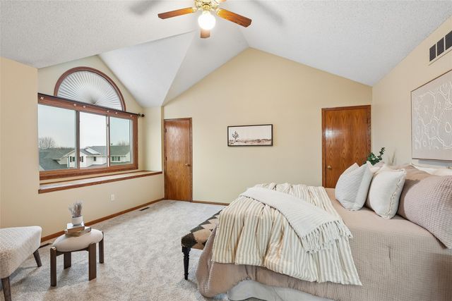 284 58th Court, West Des Moines, IA 50266