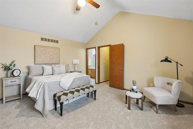 284 58th Court, West Des Moines, IA 50266