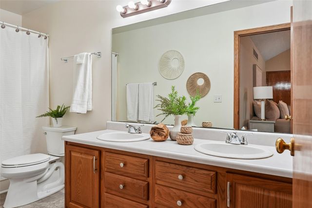 284 58th Court, West Des Moines, IA 50266