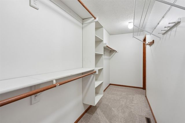 284 58th Court, West Des Moines, IA 50266