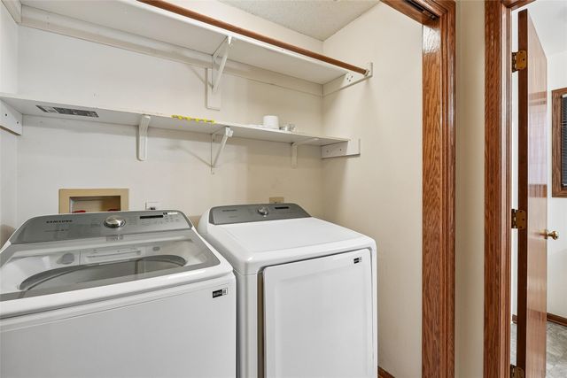 284 58th Court, West Des Moines, IA 50266