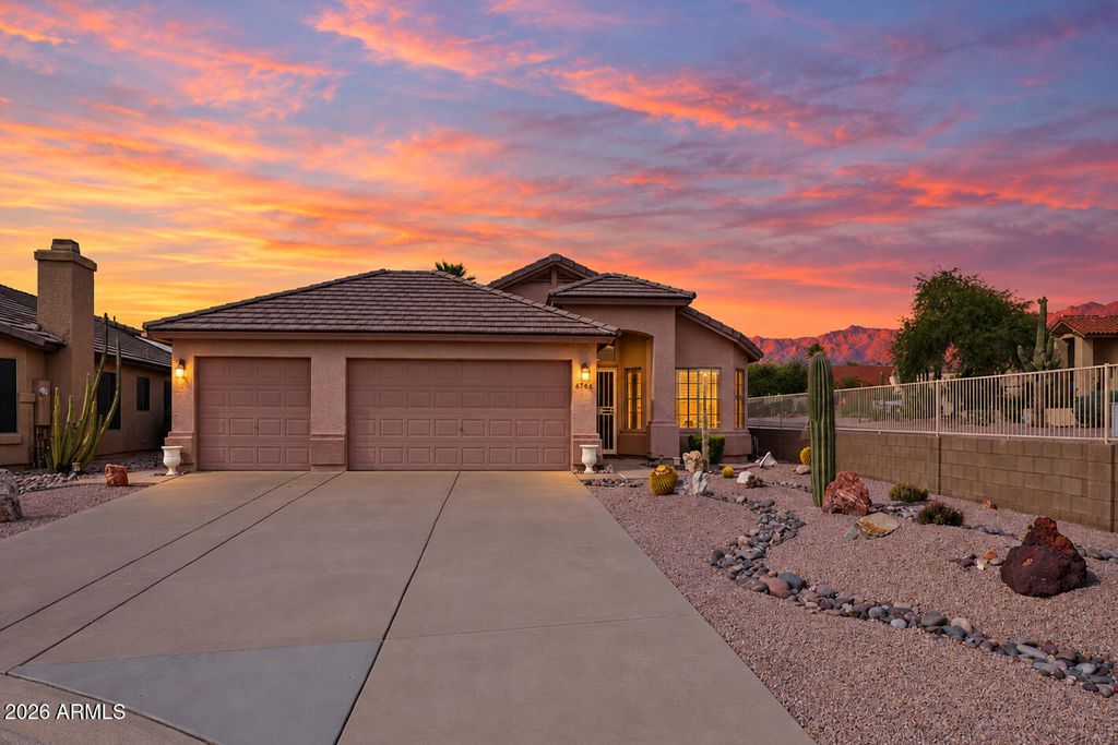 8966 E RED MOUNTAIN Lane, Gold Canyon, AZ 85118 — photo 2