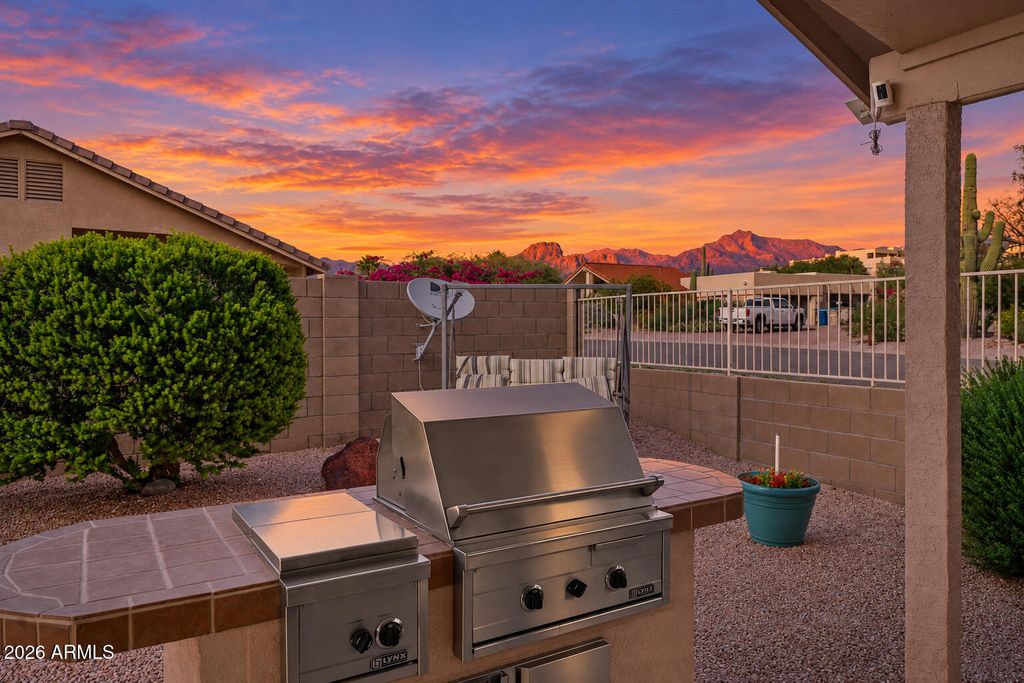 8966 E RED MOUNTAIN Lane, Gold Canyon, AZ 85118 — photo 4