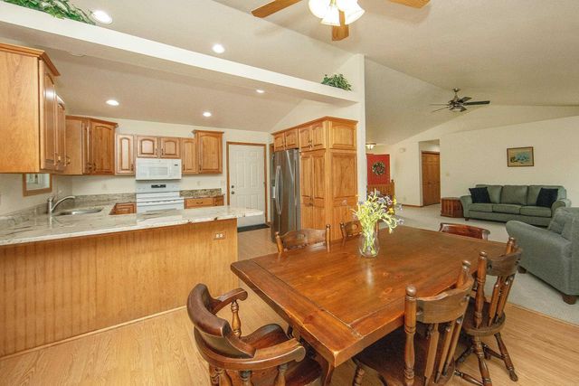 1303 Orchard Dr, Cedar Falls, IA 50613