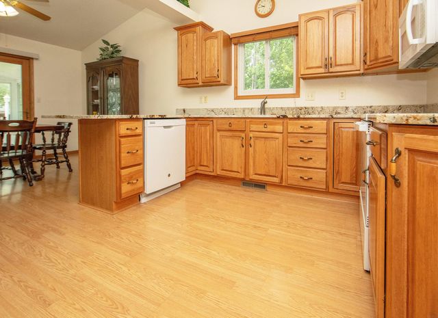 1303 Orchard Dr, Cedar Falls, IA 50613