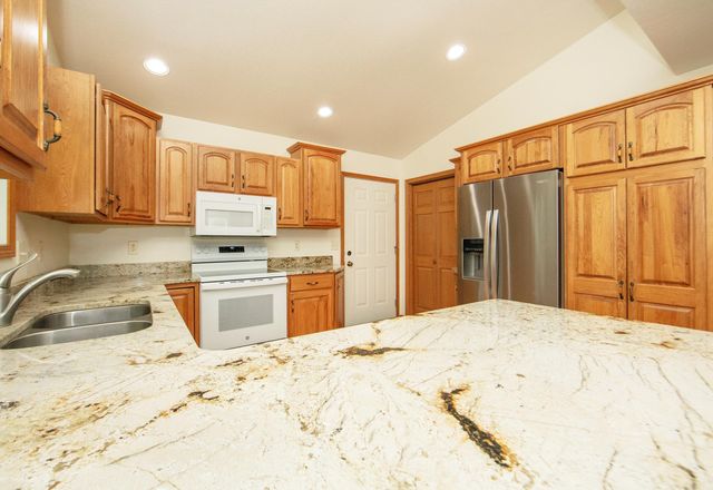 1303 Orchard Dr, Cedar Falls, IA 50613