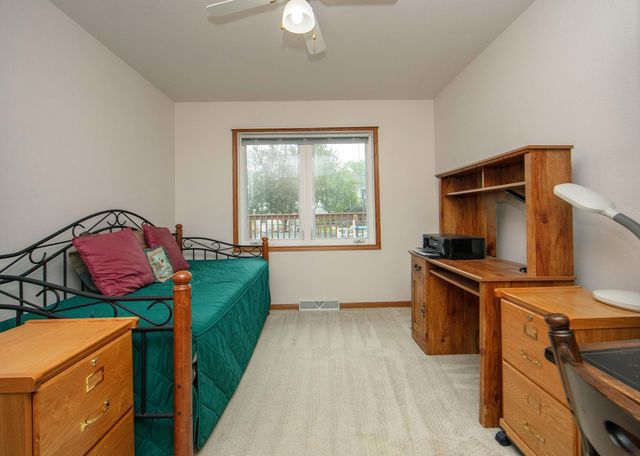 1303 Orchard Dr, Cedar Falls, IA 50613
