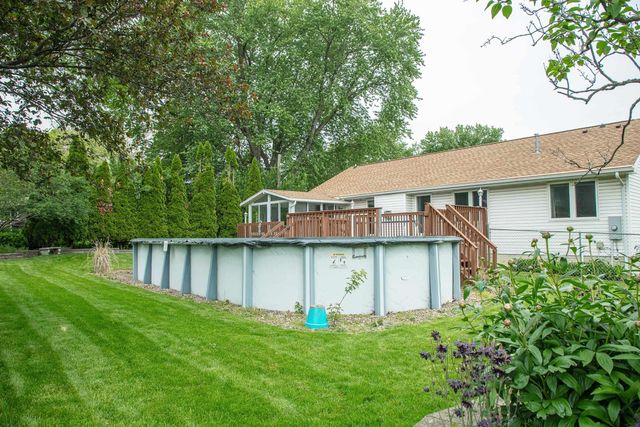 1303 Orchard Dr, Cedar Falls, IA 50613