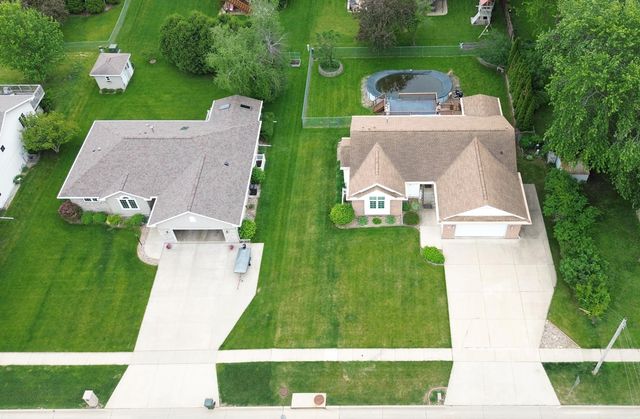 1303 Orchard Dr, Cedar Falls, IA 50613