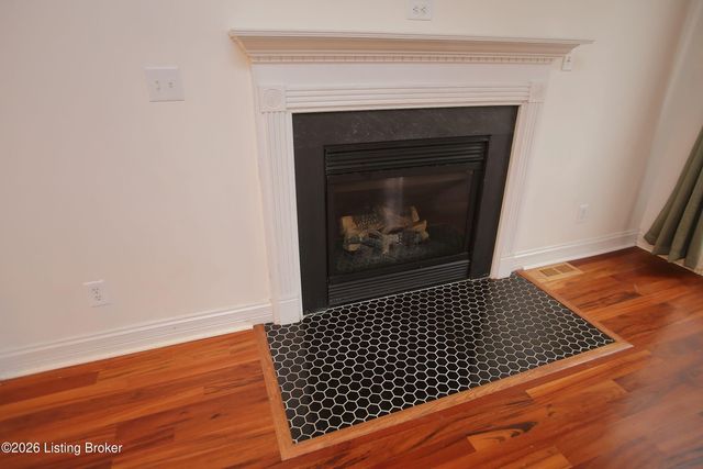 8004 Village Gate Ct, Louisville, KY 40291