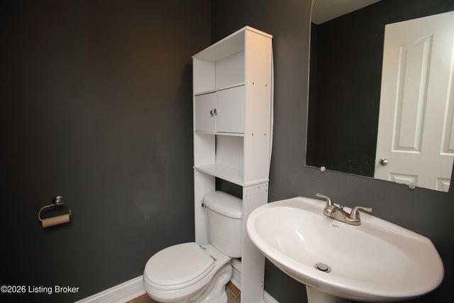 8004 Village Gate Ct, Louisville, KY 40291