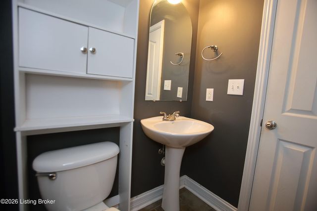 8004 Village Gate Ct, Louisville, KY 40291