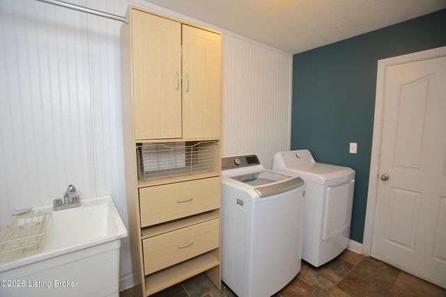 8004 Village Gate Ct, Louisville, KY 40291