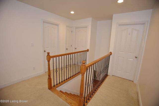 8004 Village Gate Ct, Louisville, KY 40291