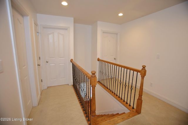 8004 Village Gate Ct, Louisville, KY 40291