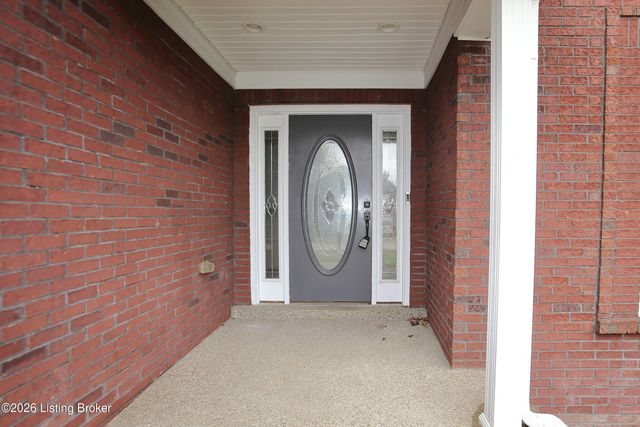 8004 Village Gate Ct, Louisville, KY 40291