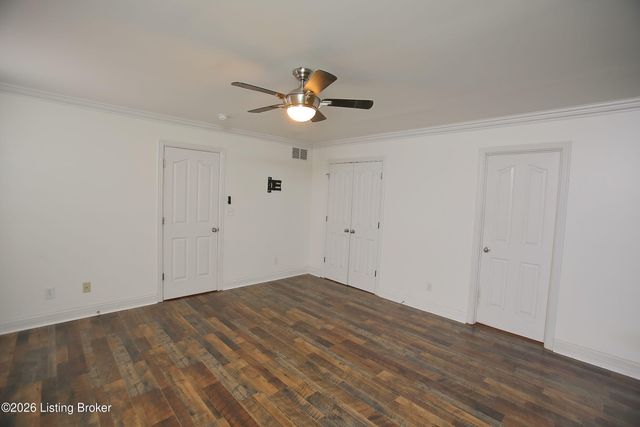 8004 Village Gate Ct, Louisville, KY 40291