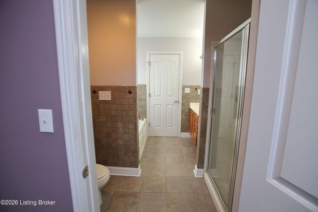 8004 Village Gate Ct, Louisville, KY 40291