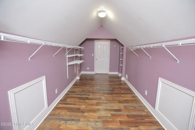 8004 Village Gate Ct, Louisville, KY 40291