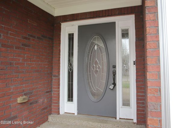 8004 Village Gate Ct, Louisville, KY 40291