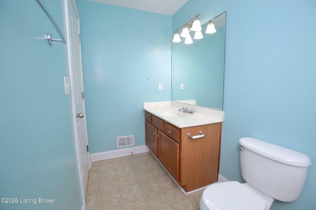 8004 Village Gate Ct, Louisville, KY 40291