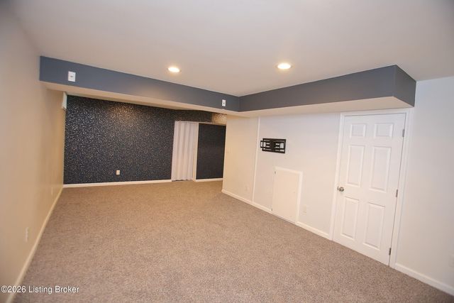 8004 Village Gate Ct, Louisville, KY 40291