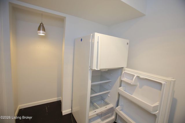 8004 Village Gate Ct, Louisville, KY 40291