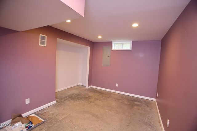 8004 Village Gate Ct, Louisville, KY 40291