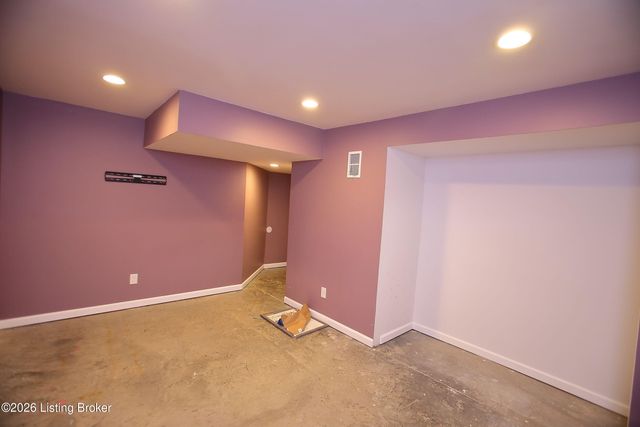 8004 Village Gate Ct, Louisville, KY 40291