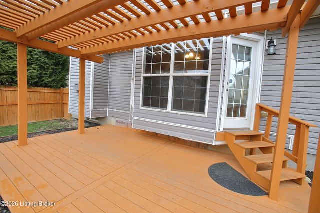 8004 Village Gate Ct, Louisville, KY 40291