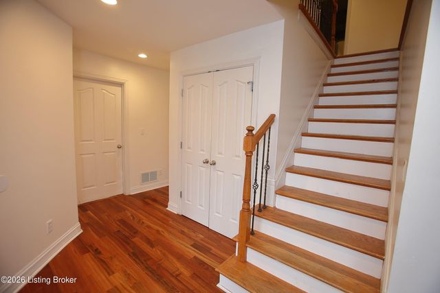 8004 Village Gate Ct, Louisville, KY 40291