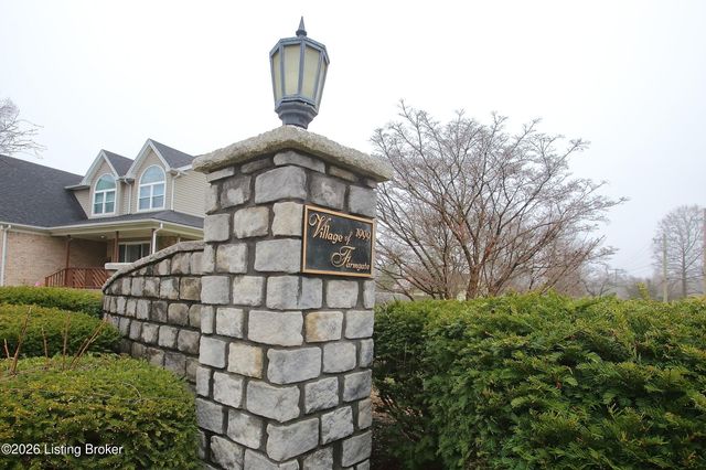 8004 Village Gate Ct, Louisville, KY 40291