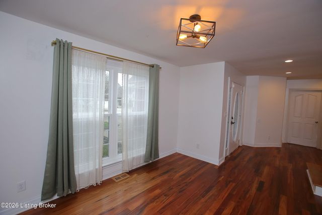 8004 Village Gate Ct, Louisville, KY 40291