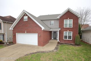 8004 Village Gate Ct, Louisville, KY 40291