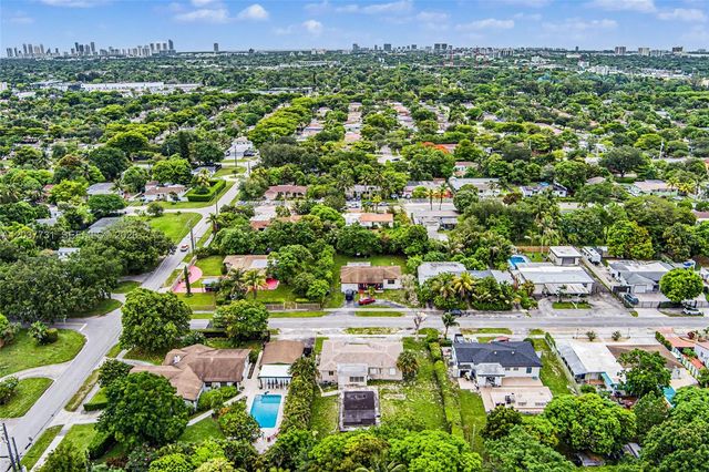 13020 NW 1st Ave, Miami, FL 33168