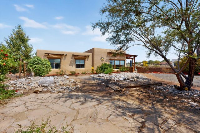 134 Tierra Encantada, Corrales, NM 87048